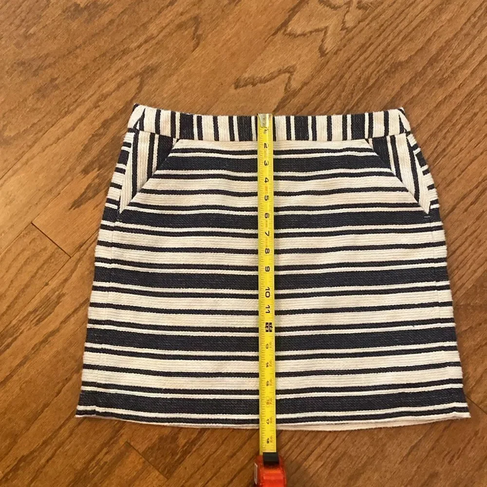 Banana Republic size 10 skirt with lining blue and white striped